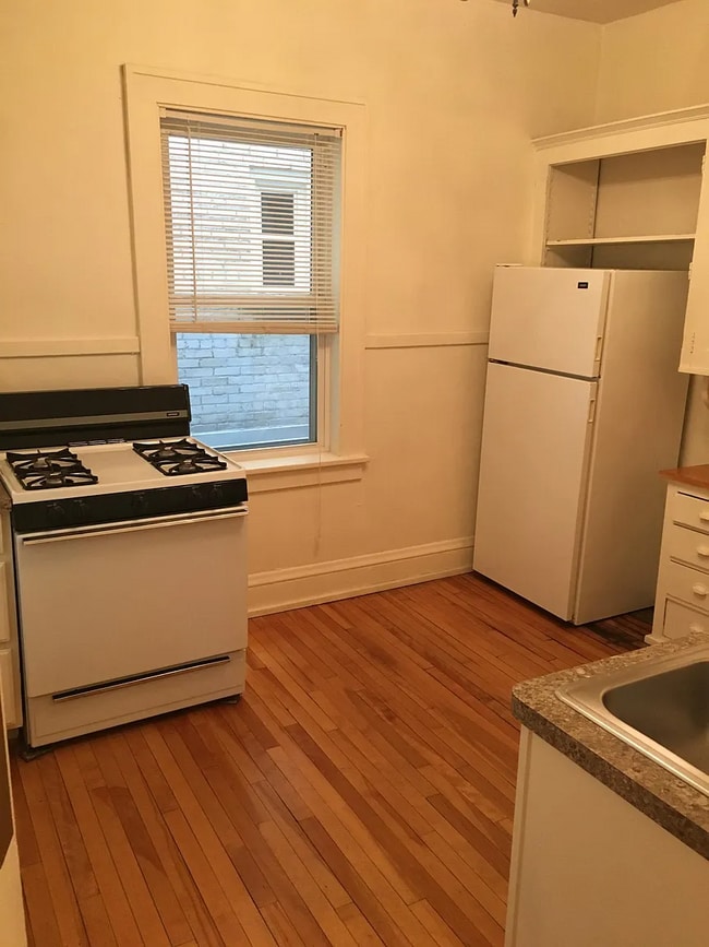 Building Photo - 2222 N Girard Ave