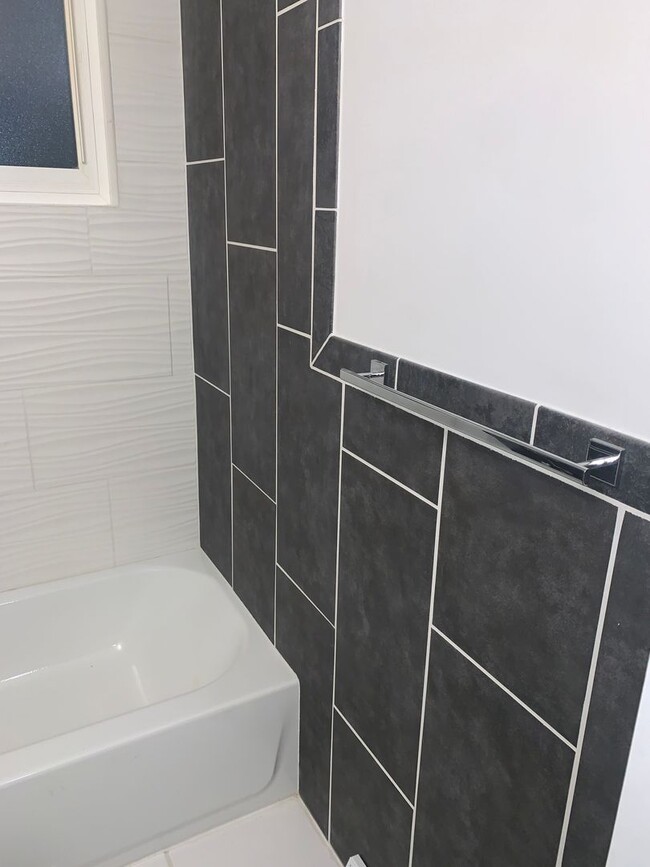 Building Photo - Beautiful 3 bed 1 bath home.  Wait till yo...