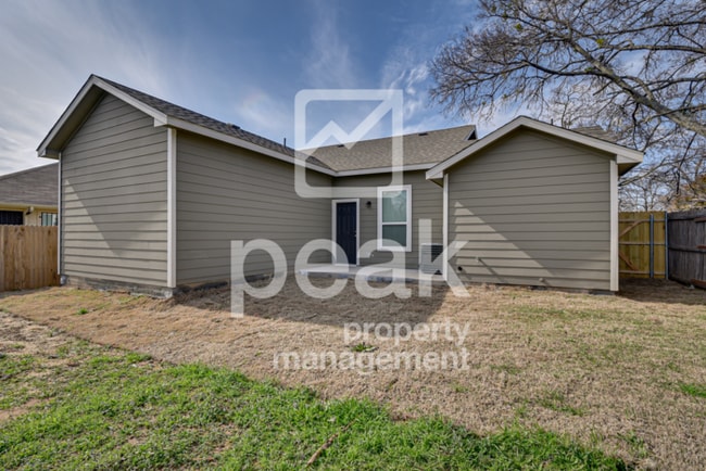 Building Photo - $1699! 3Bed/2Bath in Fort Worth! Get your ...