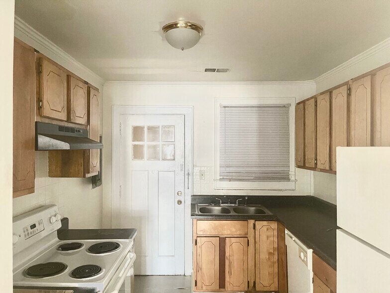 Kicthen - 732 Bennett St