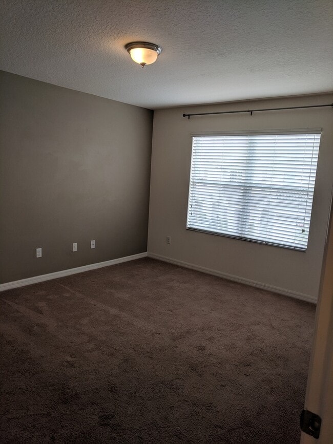Building Photo - Pond view!!  3Bed/2.5Bath/1car Garage Town...