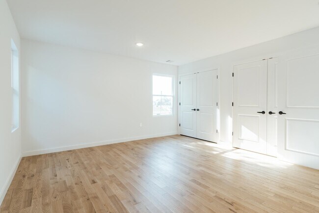 Building Photo - 746 Seaport Dr.