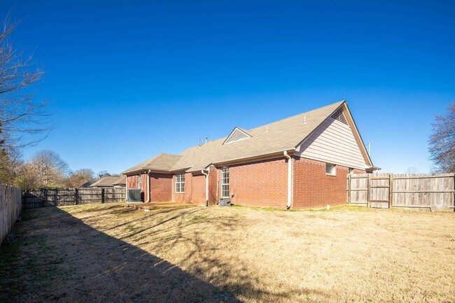 Building Photo - 7775 Shadow Elm Ln