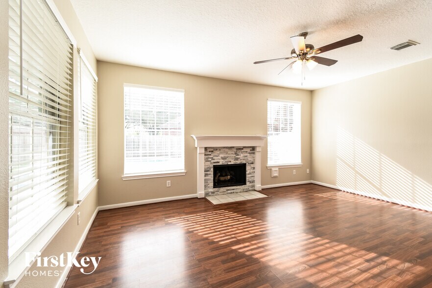 Building Photo - 1816 Oak Lake Cir