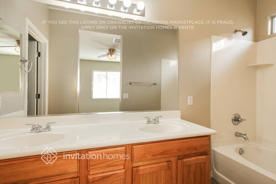 Building Photo - 7133 N 73rd Dr