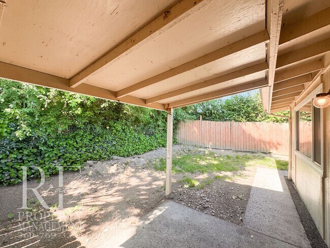 Building Photo - Refreshed 3-Bed Hefner Home with Private Lawn & Covered Parking