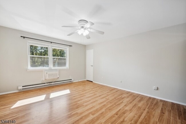 Building Photo - 798 Eves Dr