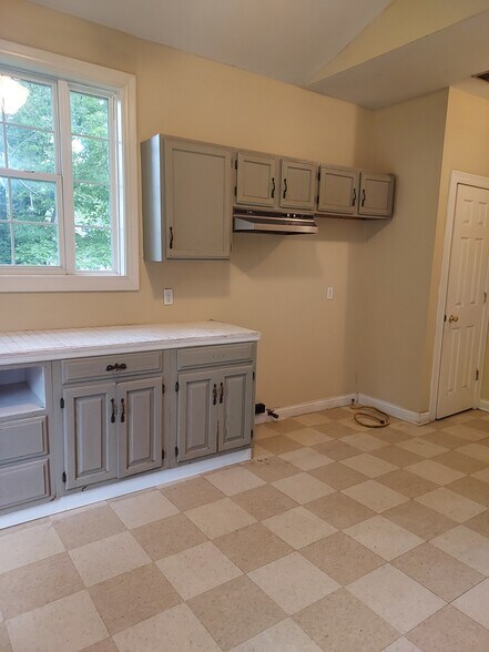 Kitchen - 5301 Mansfield Ct