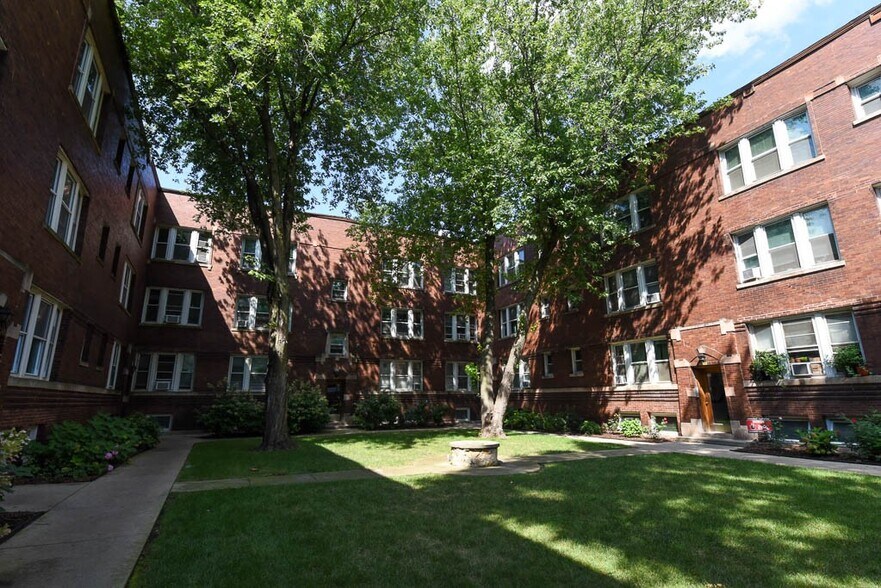 Primary Photo - 4716 N Racine Ave