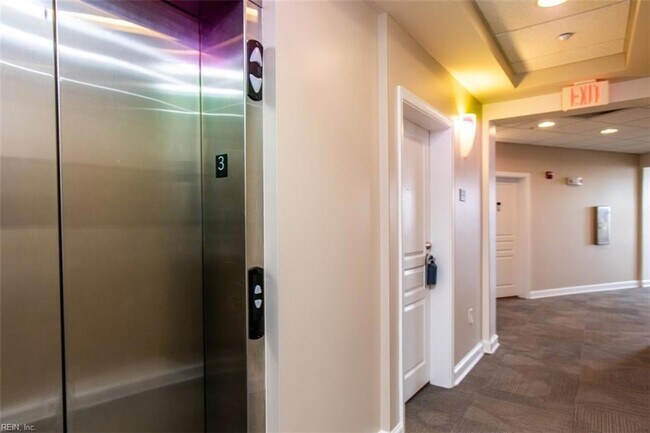 Building Photo - 670 Town Center Dr