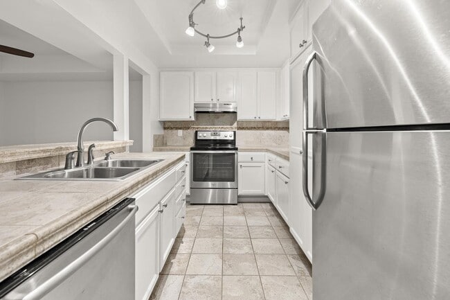 Building Photo - 5148 Cribari Pl