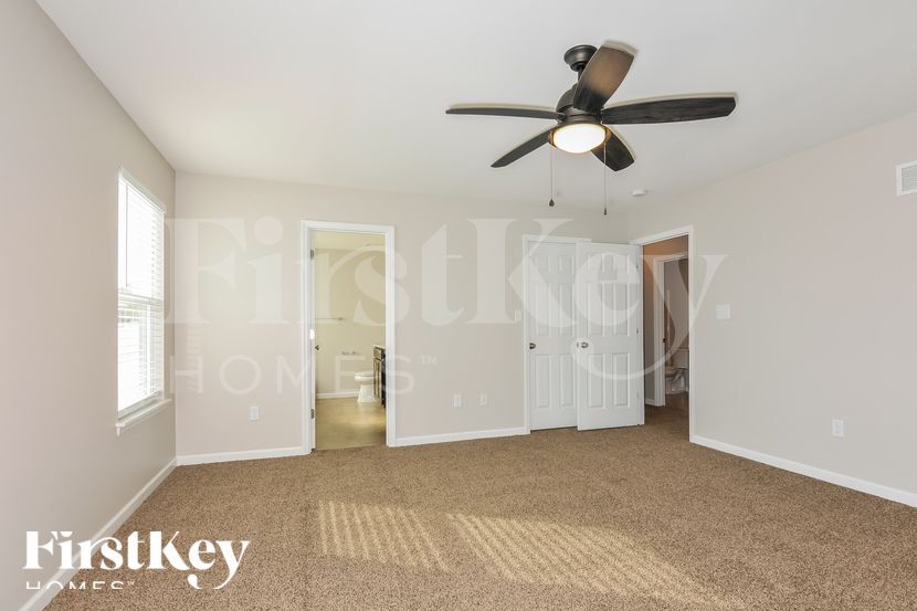 Building Photo - 120 Champions Ln