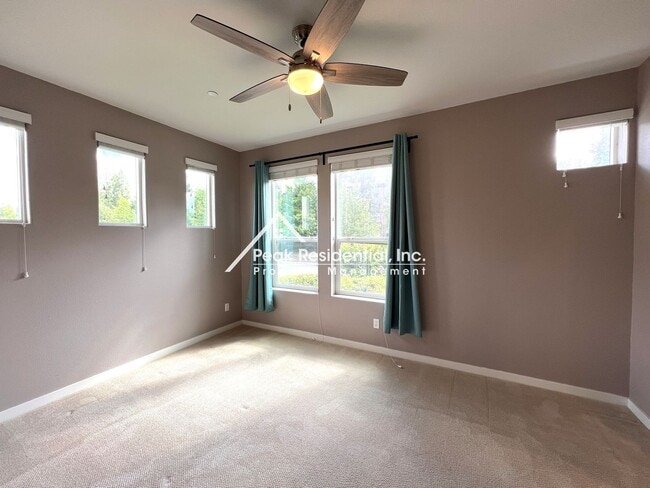 Building Photo - Updated 3bd/3ba North Natomas Townhouse
