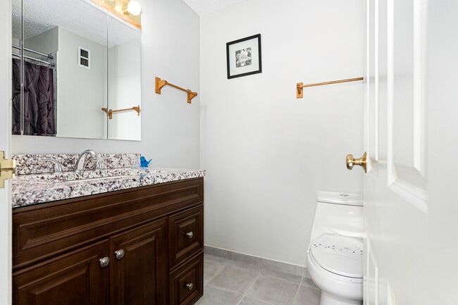 Building Photo - 2201 S Highland Ave