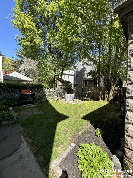 Building Photo - 124 Brooks St