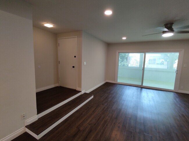 Building Photo - 370 Cliff Dr