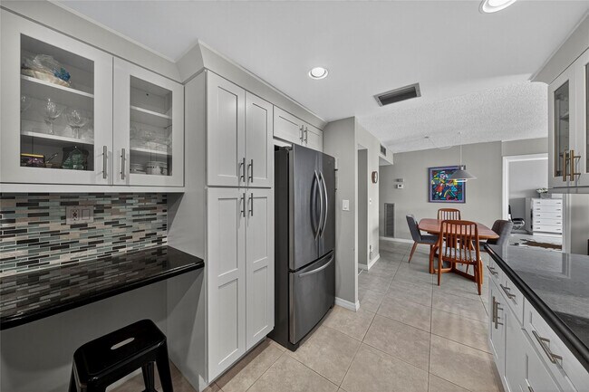 Building Photo - 531 N Ocean Blvd