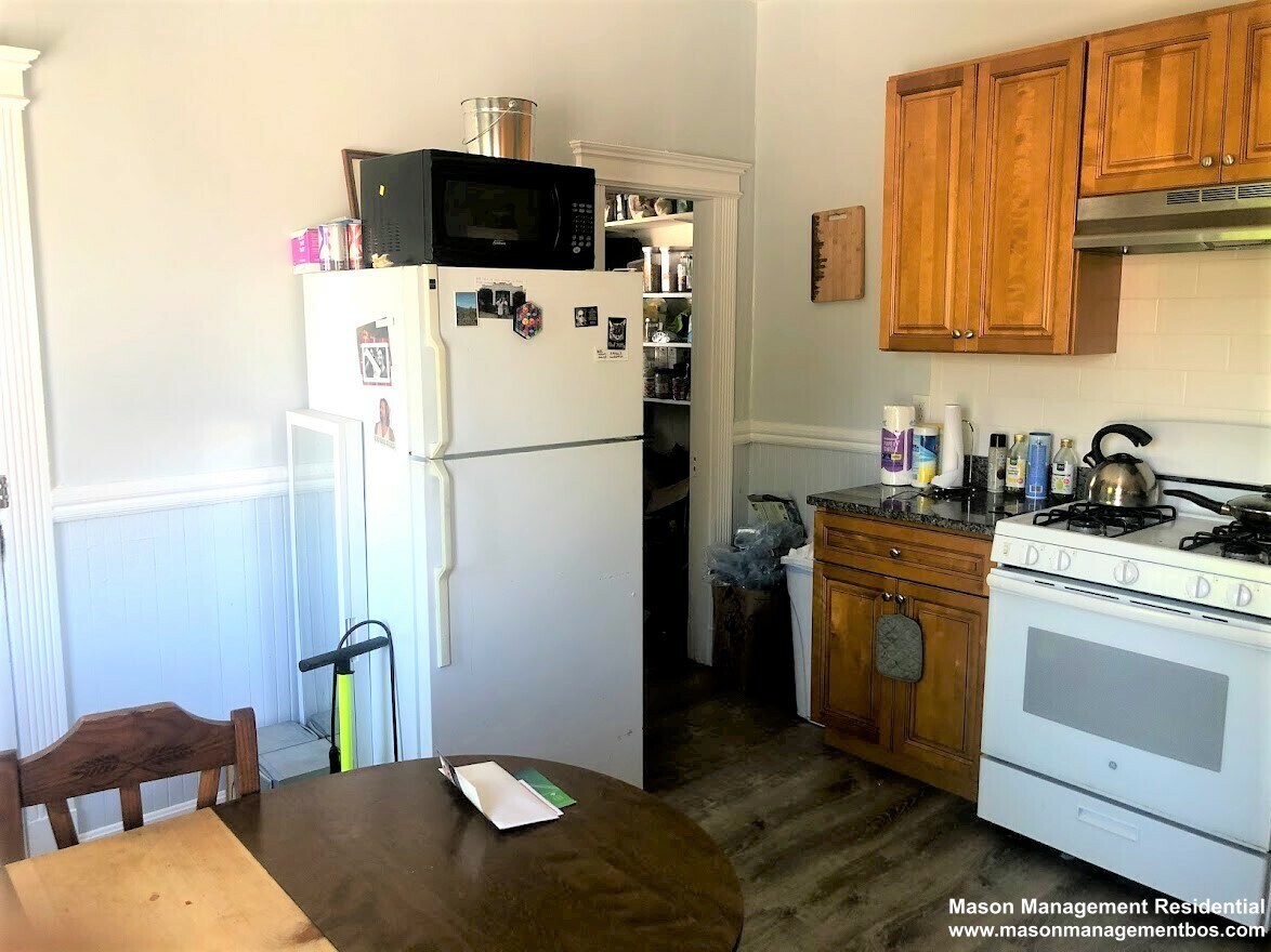 Apt 3 - 19 Arden St