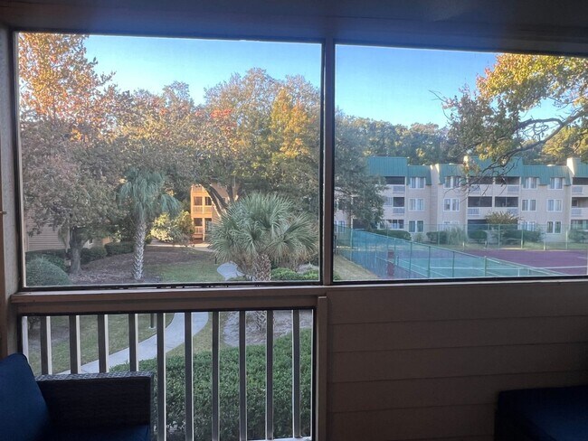 Building Photo - Furnished Updated Condo on HHI - Walk to the Beach!