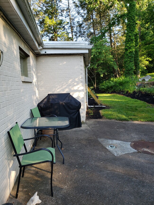 Building Photo - 94 Range End Manor