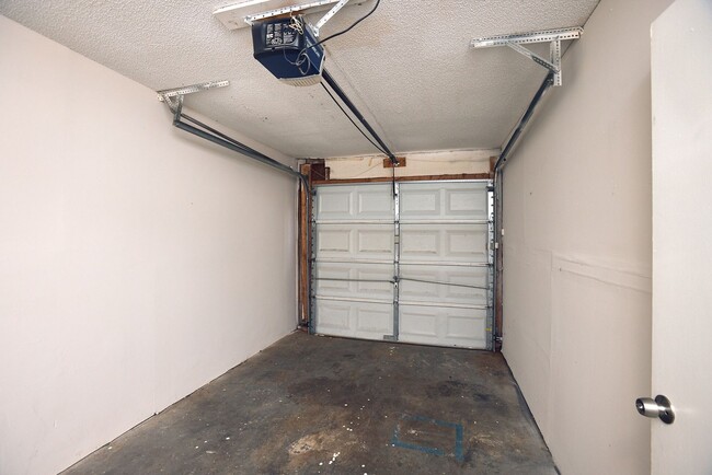 Building Photo - Stylish 3-Bedroom Home with Bonus Space an...