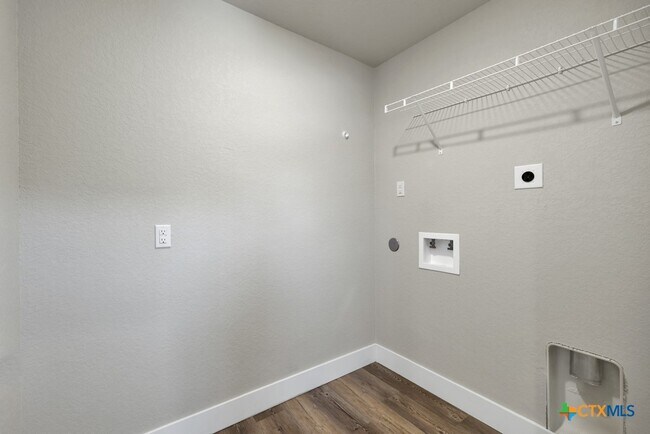 Building Photo - 1216 Canyon Lake Dr