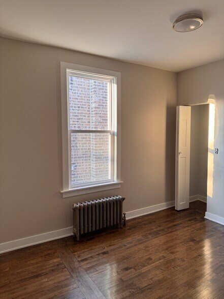 Building Photo - 2944 N Springfield Ave