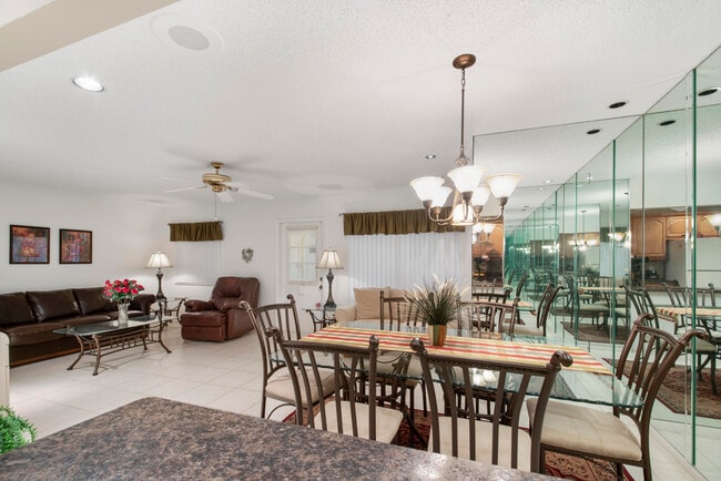 Building Photo - 417 Pine Glen Ln