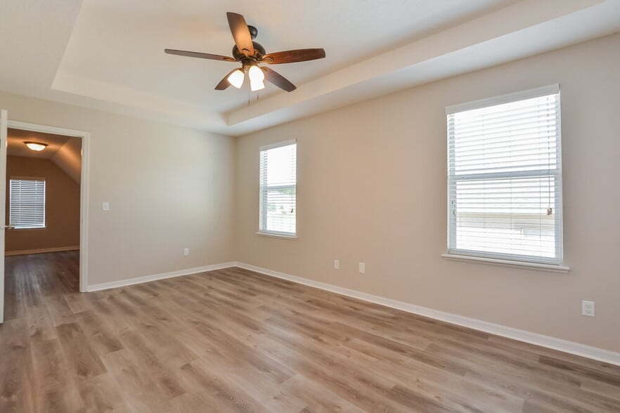 Building Photo - 7545 Sloewood Dr