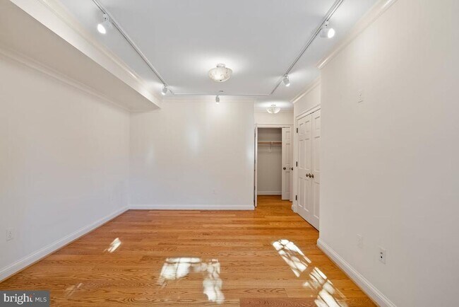 Building Photo - 4 Logan Cir NW