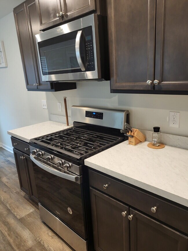 Building Photo - "Spacious Fully Furnished 4-Bedroom Townho...