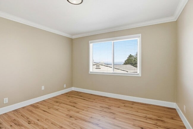 Building Photo - 400 La Casa Ave