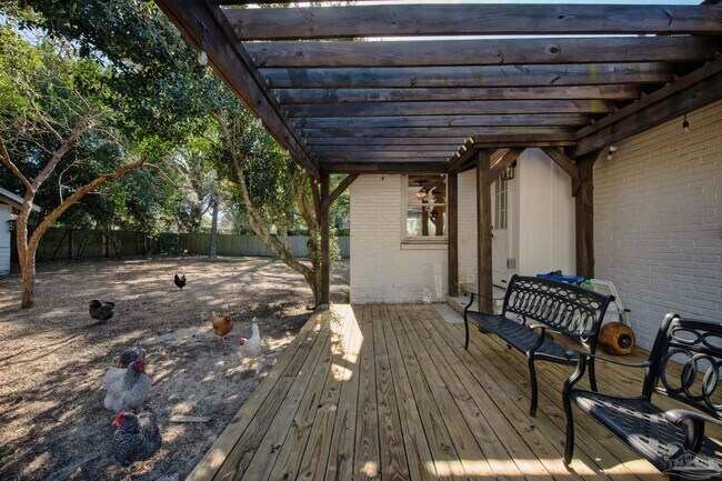 Building Photo - 1800 Foulis Dr