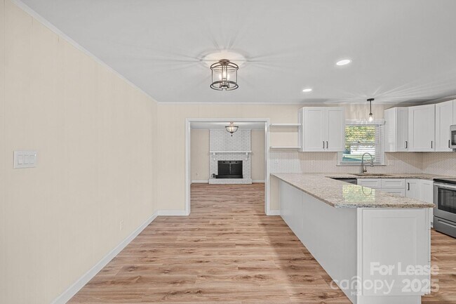 Building Photo - 540 Hoover Rd