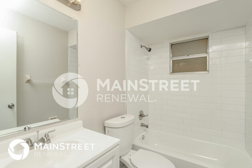 Building Photo - 865 Pine Wood Ave