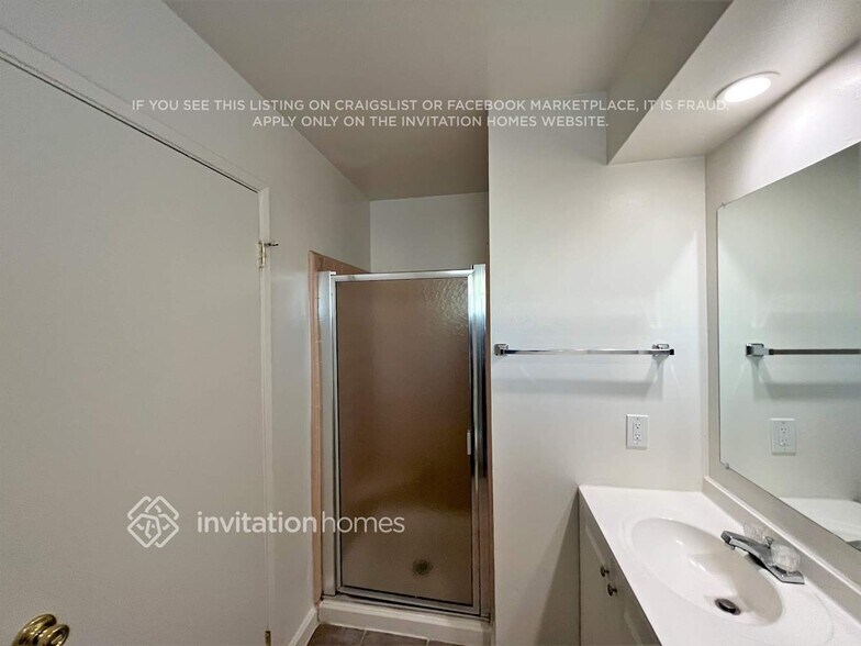 Building Photo - 640 W El Camino Ave