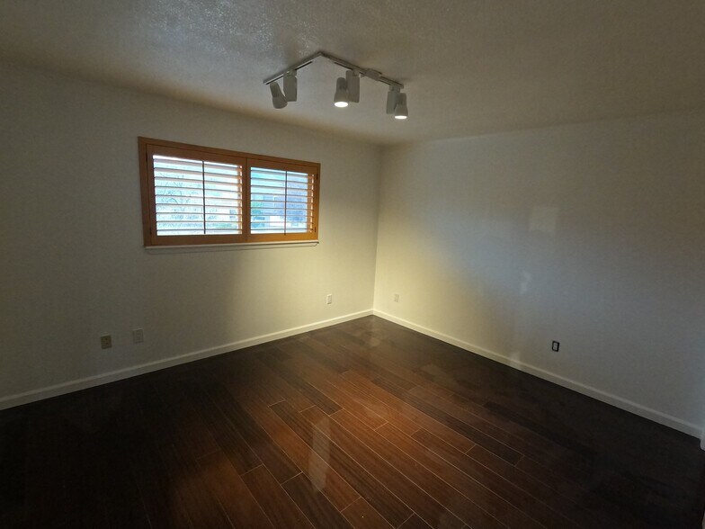 Building Photo - 1630 Olua St