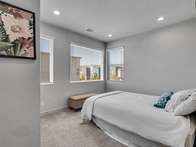 Building Photo - 5702 Rucio Ln