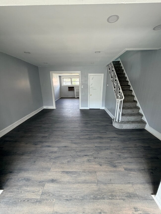 Building Photo - 6837 Guyer Ave