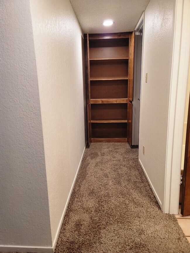 Building Photo - 930 N Indiana St