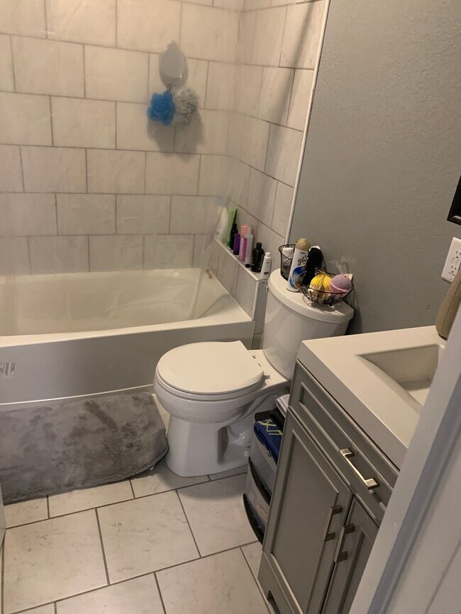 Building Photo - 903 E Cason st