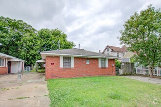 Building Photo - 2 Bed, 1 Bath Duplex in East Norfolk