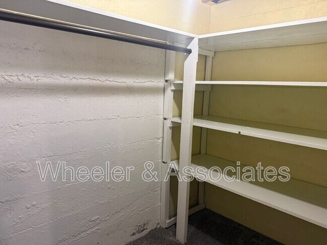 Building Photo - 810 W 300 N