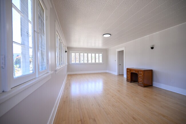 Building Photo - 1208 24th St