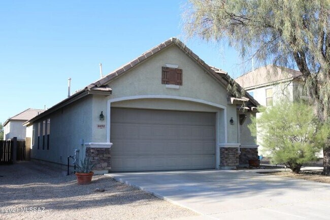 Building Photo - Move in Ready 2 bedroom 2 bath with den!