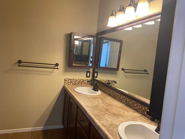Building Photo - Single Family One-Story Home Available!!!