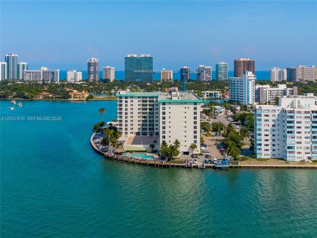 Building Photo - 10350 W Bay Harbor Dr