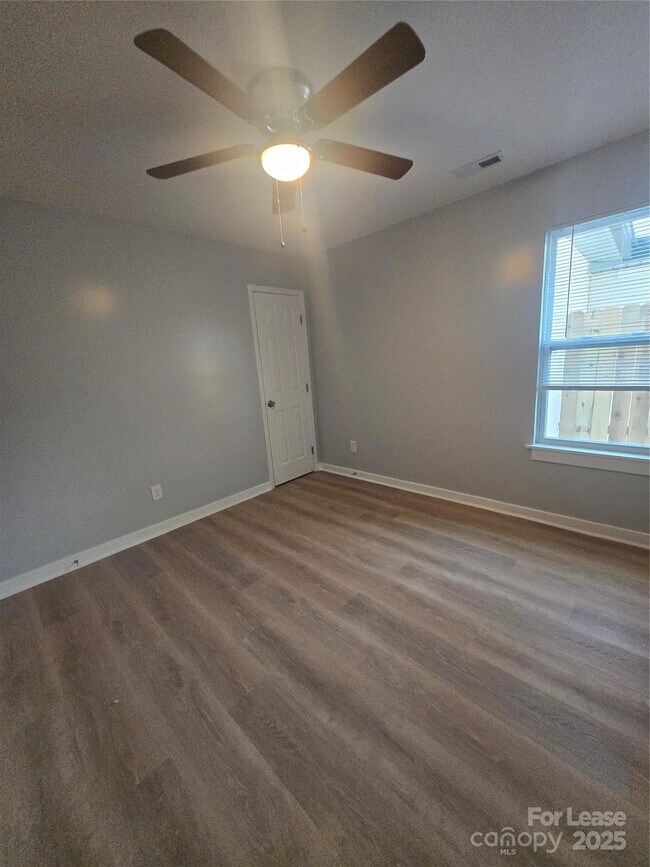 Building Photo - 3100 Dawnshire Ave