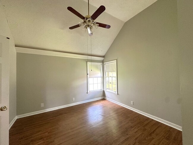 Building Photo - JUNE SPECIAL!!! JUNE SPECIAL!!! $100 off p...
