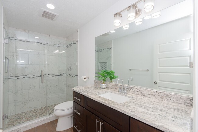 Building Photo - 1120 Mobile Dr